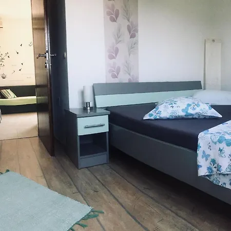 Schoene In Kuciste Mit Privatem Balkon Orebić
